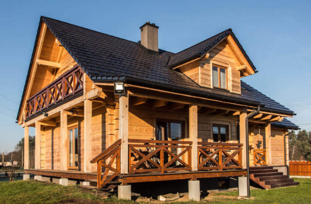 dom-z bali-drewnianych